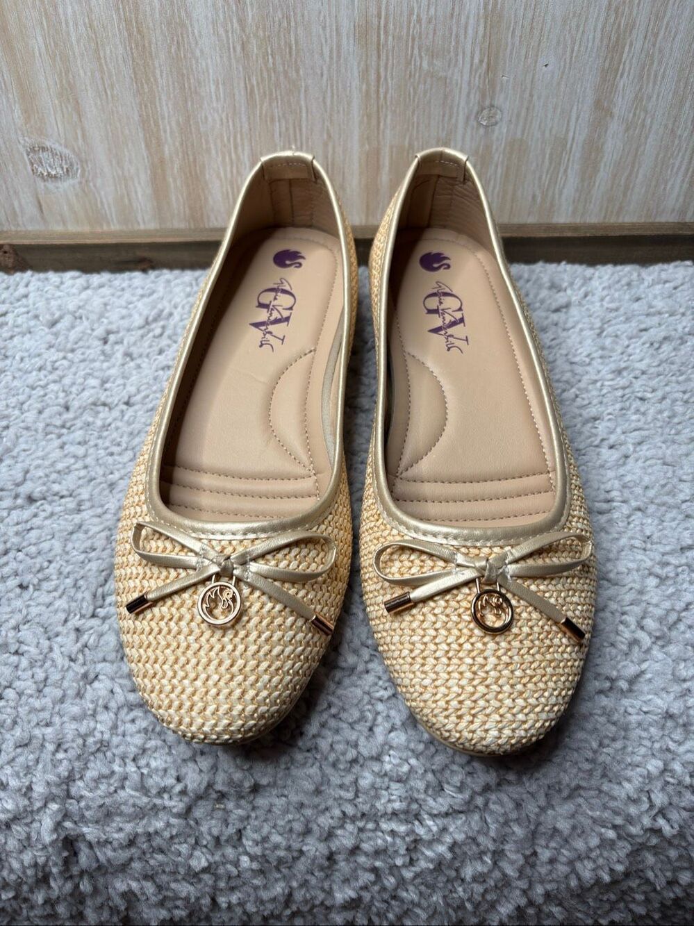 Gloria Vanderbilt GV Women's Belinda Natural Woven Ballet Flats Bow Charm Slip-O